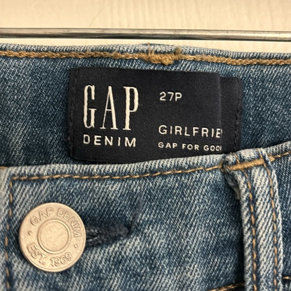 Gap Denin size 27p Girlfriend Crop Pants - Picture 3 of 5